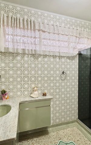 Casa à venda com 253m², 6 quartos e 5 vagas Casa à venda com 253m², 6 quartos e 5 vagasBanheiro 1