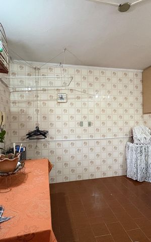 Casa à venda com 253m², 6 quartos e 5 vagas Casa à venda com 253m², 6 quartos e 5 vagasÁrea de Serviço