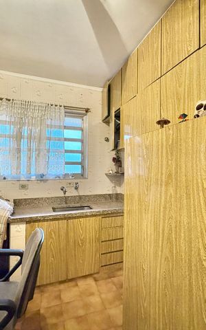 Casa à venda com 253m², 6 quartos e 5 vagas Casa à venda com 253m², 6 quartos e 5 vagasEdícula - Cozinha