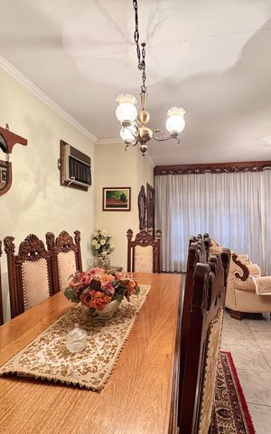 Casa à venda com 253m², 6 quartos e 5 vagas Casa à venda com 253m², 6 quartos e 5 vagasSala de Jantar