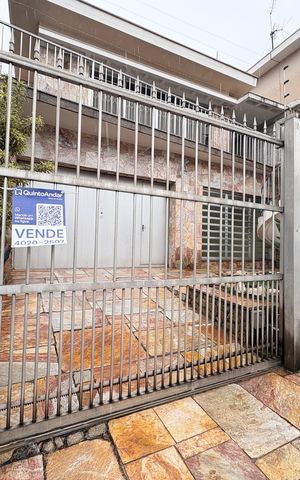 Casa à venda com 253m², 6 quartos e 5 vagas Casa à venda com 253m², 6 quartos e 5 vagasFachada