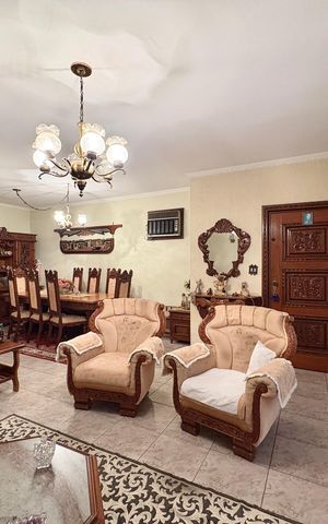 Casa à venda com 253m², 6 quartos e 5 vagas Casa à venda com 253m², 6 quartos e 5 vagasSala