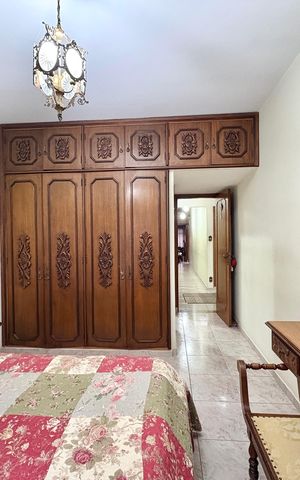 Casa à venda com 253m², 6 quartos e 5 vagas Casa à venda com 253m², 6 quartos e 5 vagasSuíte