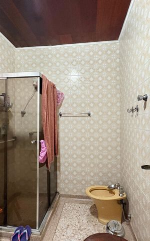 Casa à venda com 253m², 6 quartos e 5 vagas Casa à venda com 253m², 6 quartos e 5 vagasBanheiro da Suíte