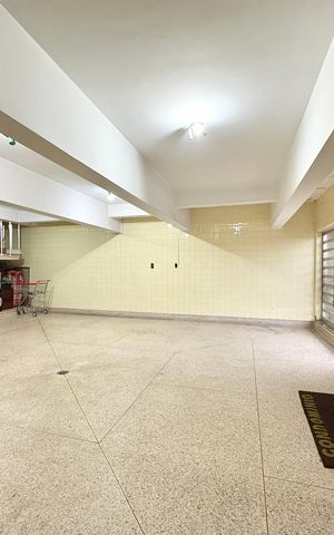 Casa à venda com 253m², 6 quartos e 5 vagas Casa à venda com 253m², 6 quartos e 5 vagasGaragem