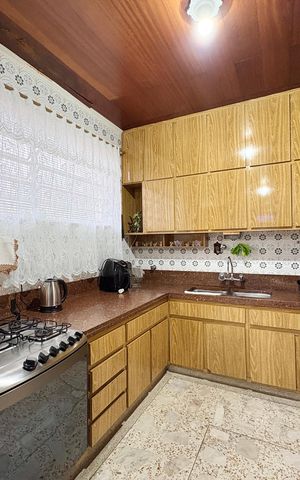 Casa à venda com 253m², 6 quartos e 5 vagas Casa à venda com 253m², 6 quartos e 5 vagasCozinha