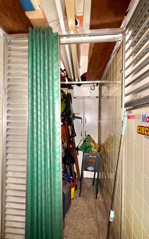 Casa à venda com 253m², 6 quartos e 5 vagas Casa à venda com 253m², 6 quartos e 5 vagasBanheiro de serviço - garagem