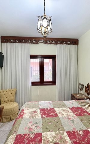 Casa à venda com 253m², 6 quartos e 5 vagas Casa à venda com 253m², 6 quartos e 5 vagasSuíte