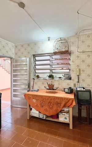 Casa à venda com 253m², 6 quartos e 5 vagas Casa à venda com 253m², 6 quartos e 5 vagasÁrea de Serviço