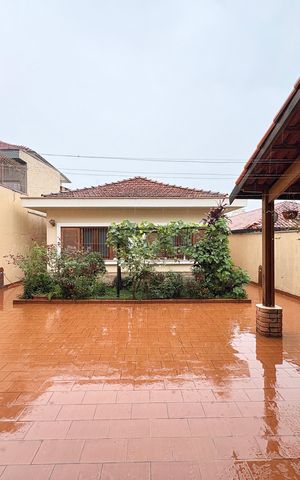 Casa à venda com 253m², 6 quartos e 5 vagas Casa à venda com 253m², 6 quartos e 5 vagasQuintal/ Churrasqueira