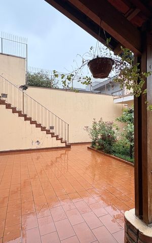 Casa à venda com 253m², 6 quartos e 5 vagas Casa à venda com 253m², 6 quartos e 5 vagasQuintal/ Churrasqueira