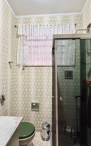 Casa à venda com 253m², 6 quartos e 5 vagas Casa à venda com 253m², 6 quartos e 5 vagasBanheiro 2