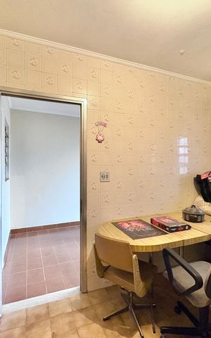 Casa à venda com 253m², 6 quartos e 5 vagas Casa à venda com 253m², 6 quartos e 5 vagasEdícula - Cozinha