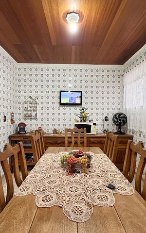 Casa à venda com 253m², 6 quartos e 5 vagas Casa à venda com 253m², 6 quartos e 5 vagasCozinha