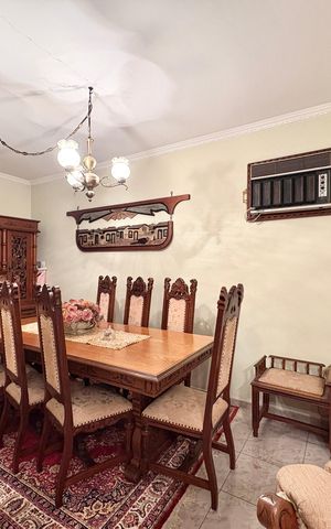 Casa à venda com 253m², 6 quartos e 5 vagas Casa à venda com 253m², 6 quartos e 5 vagasSala de Jantar