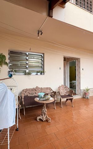Casa à venda com 253m², 6 quartos e 5 vagas Casa à venda com 253m², 6 quartos e 5 vagasQuintal/ Churrasqueira