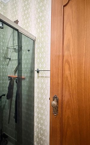 Casa à venda com 253m², 6 quartos e 5 vagas Casa à venda com 253m², 6 quartos e 5 vagasBanheiro 2