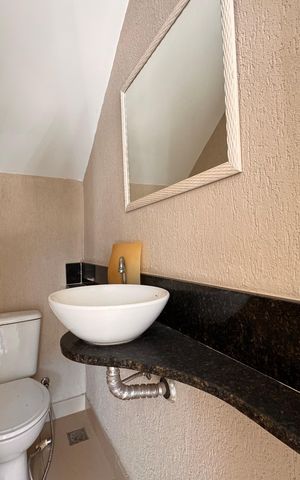 Casa de condomínio para alugar com 300m², 4 quartos e 3 vagas Casa de condomínio para alugar com 300m², 4 quartos e 3 vagasLavabo