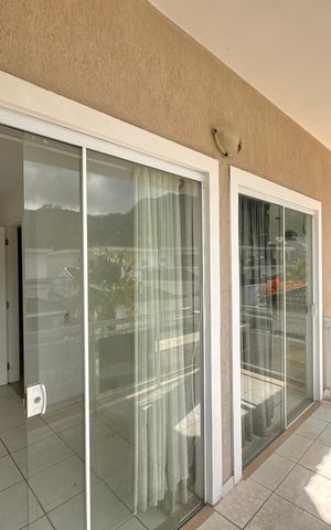 Casa de condomínio para alugar com 300m², 4 quartos e 3 vagas Casa de condomínio para alugar com 300m², 4 quartos e 3 vagasSuíte 1 - Varanda