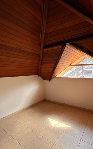 Casa de condomínio para alugar com 300m², 4 quartos e 3 vagas Casa de condomínio para alugar com 300m², 4 quartos e 3 vagasTerraço