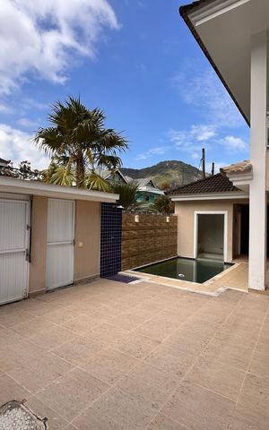 Casa de condomínio para alugar com 300m², 4 quartos e 3 vagas Casa de condomínio para alugar com 300m², 4 quartos e 3 vagasÁrea externa