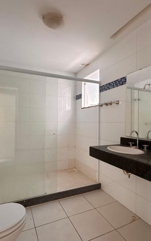 Casa de condomínio para alugar com 300m², 4 quartos e 3 vagas Casa de condomínio para alugar com 300m², 4 quartos e 3 vagasSuíte 1 - Banheiro