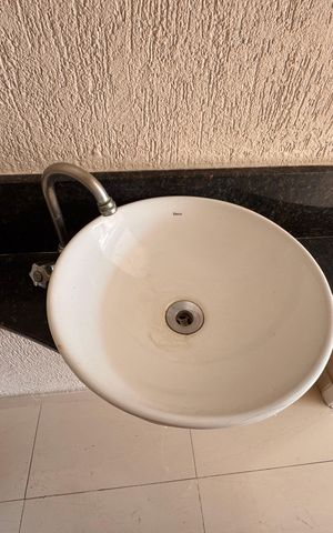 Casa de condomínio para alugar com 300m², 4 quartos e 3 vagas Casa de condomínio para alugar com 300m², 4 quartos e 3 vagasLavabo