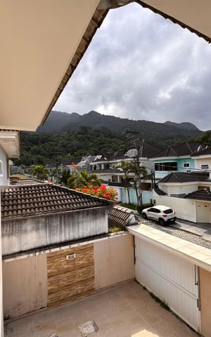 Casa de condomínio para alugar com 300m², 4 quartos e 3 vagas Casa de condomínio para alugar com 300m², 4 quartos e 3 vagasSuíte 1 - Varanda