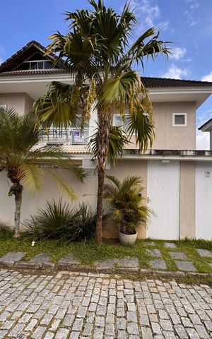 Casa de condomínio para alugar com 300m², 4 quartos e 3 vagas Casa de condomínio para alugar com 300m², 4 quartos e 3 vagasFachada