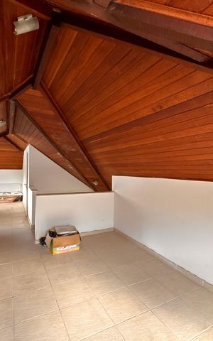 Casa de condomínio para alugar com 300m², 4 quartos e 3 vagas Casa de condomínio para alugar com 300m², 4 quartos e 3 vagasTerraço