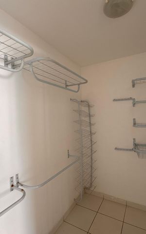 Casa de condomínio para alugar com 300m², 4 quartos e 3 vagas Casa de condomínio para alugar com 300m², 4 quartos e 3 vagasSuíte 1 - Closet