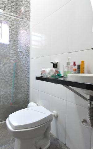 Casa à venda com 320m², 4 quartos e 1 vagaBanheiro 2