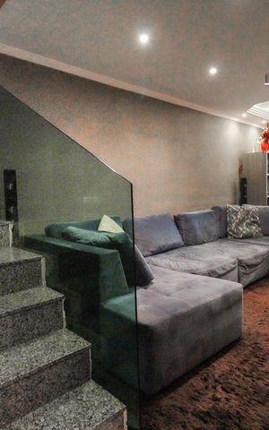 Casa à venda com 133m², 3 quartos e 3 vagas Casa à venda com 133m², 3 quartos e 3 vagasSala
