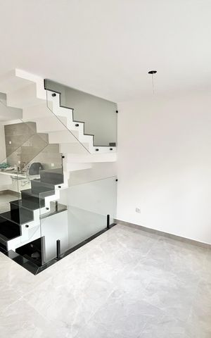 Casa à venda com 80m², 3 quartos e 2 vagasSala/Cozinha