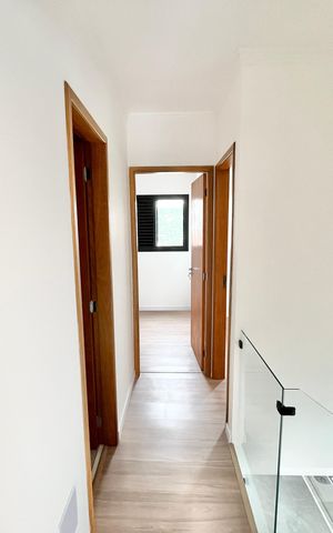Casa à venda com 80m², 3 quartos e 2 vagasCorredor