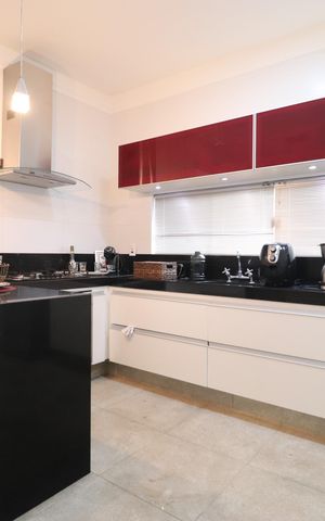 Casa de condomínio para alugar com 319m², 3 quartos e 4 vagasCozinha