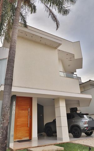 Casa de condomínio para alugar com 319m², 3 quartos e 4 vagasFachada