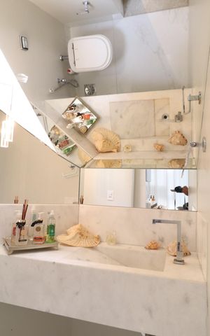 Casa de condomínio para alugar com 319m², 3 quartos e 4 vagasLavabo