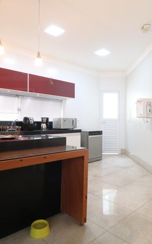Casa de condomínio para alugar com 319m², 3 quartos e 4 vagasCozinha