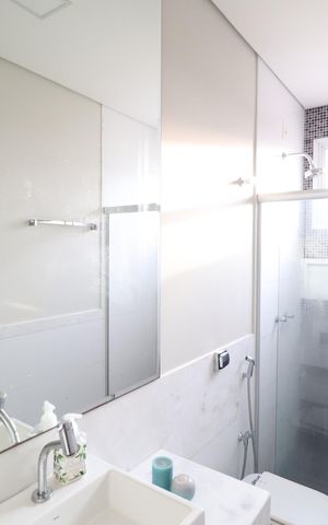 Casa de condomínio para alugar com 319m², 3 quartos e 4 vagasBanheiro do Quarto 2
