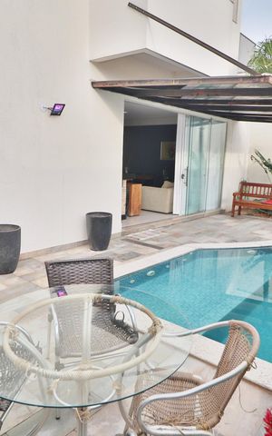 Casa de condomínio para alugar com 319m², 3 quartos e 4 vagasPiscina