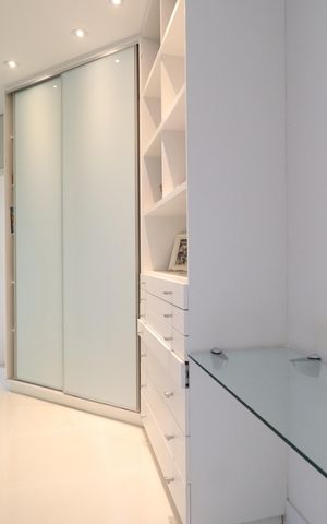 Casa de condomínio para alugar com 319m², 3 quartos e 4 vagasQuarto 2 - Suíte