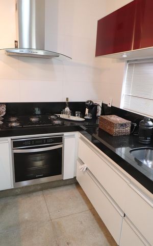 Casa de condomínio para alugar com 319m², 3 quartos e 4 vagasCozinha