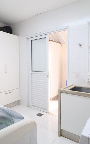 Casa de condomínio para alugar com 319m², 3 quartos e 4 vagasÁrea de Serviço