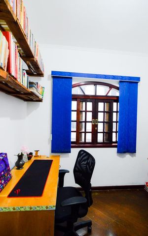 Casa à venda com 250m², 3 quartos e 4 vagasEscritório