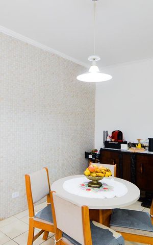 Casa à venda com 250m², 3 quartos e 4 vagasCopa