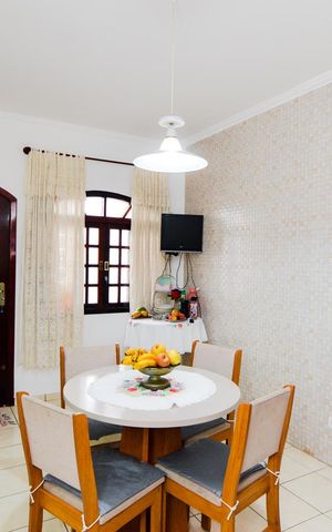 Casa à venda com 250m², 3 quartos e 4 vagasCopa
