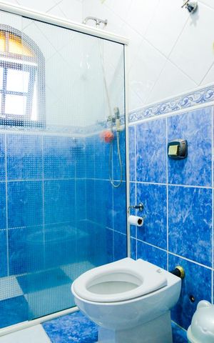 Casa à venda com 250m², 3 quartos e 4 vagasBanheiro da Suíte 2