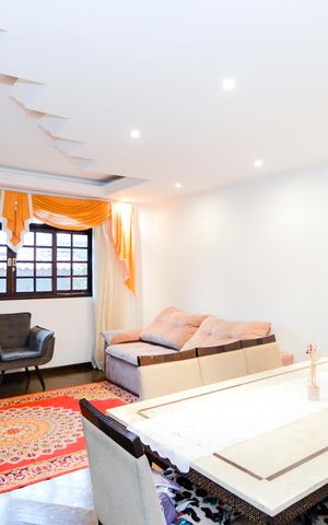Casa à venda com 250m², 3 quartos e 4 vagasSala