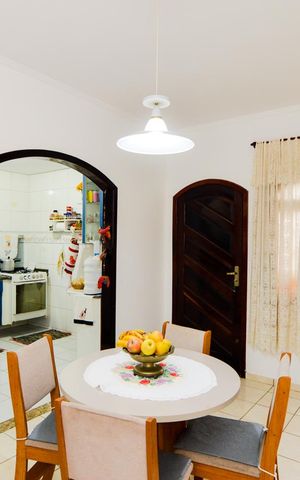 Casa à venda com 250m², 3 quartos e 4 vagasCopa